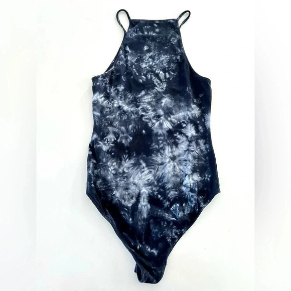 Me to We Blue/White Tie Dye High Neck Spaghetti Strap Body Suit Size Small - Picture 3 of 5